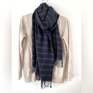 Gap. Navy/teal scarf.